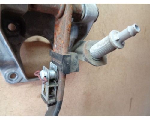 Педаль тормоза Ford America Aerostar 1986-1997 ()- купить на ➦ А50-Авторазбор по цене 900.00р.. Отправка в регионы.