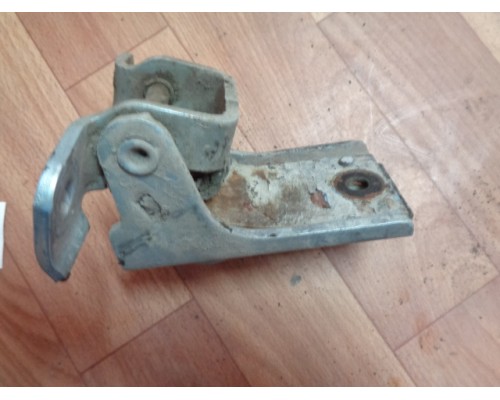 Петля двери передней левой нижняя Ford America Aerostar 1986-1997 ()- купить на ➦ А50-Авторазбор по цене 500.00р.. Отправка в регионы.