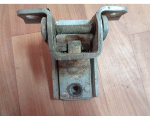 Петля двери передней правой нижняя Ford America Aerostar 1986-1997 ()- купить на ➦ А50-Авторазбор по цене 500.00р.. Отправка в регионы.