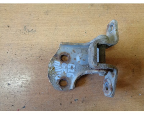 Петля двери передней левой нижняя Mazda 626 (GE) 1992-1997 ()- купить на ➦ А50-Авторазбор по цене 300.00р.. Отправка в регионы.