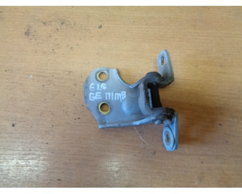 Петля двери передней правой верхняя Mazda 626 (GE) 1992-1997 (GA2A58240A)- купить на ➦ А50-Авторазбор по цене 300.00р.. Отправка в регионы.