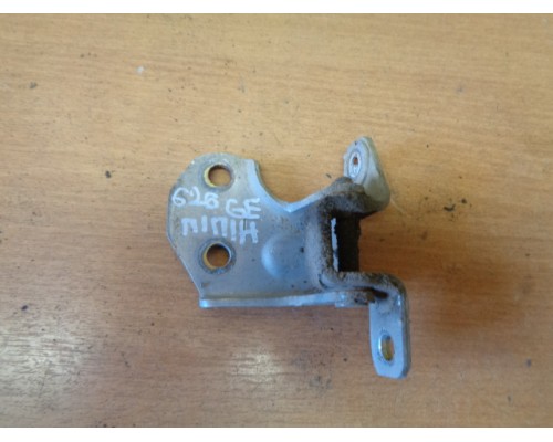 Петля двери передней правой нижняя Mazda 626 (GE) 1992-1997 (GA2K58240A)- купить на ➦ А50-Авторазбор по цене 300.00р.. Отправка в регионы.