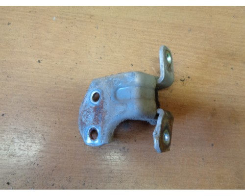 Петля двери передней правой нижняя Mazda 626 (GE) 1992-1997 (GA2K58240A)- купить на ➦ А50-Авторазбор по цене 300.00р.. Отправка в регионы.