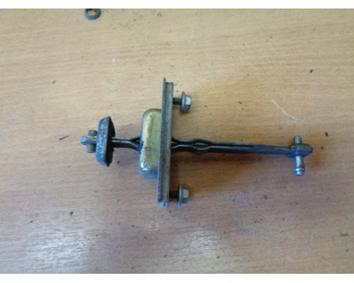 Ограничитель двери Mazda 626 (GE) 1992-1997 (GA7B58270C)- купить на ➦ А50-Авторазбор по цене 100.00р.. Отправка в регионы.