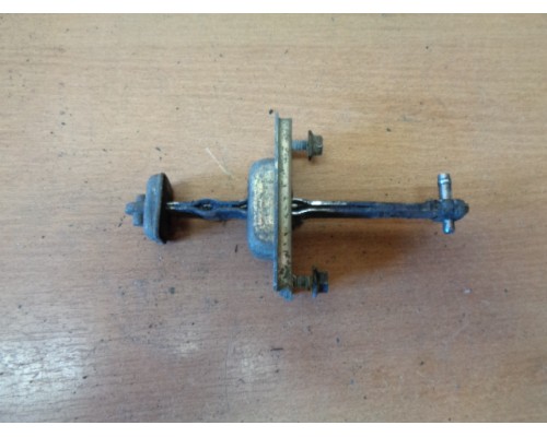 Ограничитель двери Mazda 626 (GE) 1992-1997 (GA7B58270C)- купить на ➦ А50-Авторазбор по цене 100.00р.. Отправка в регионы.