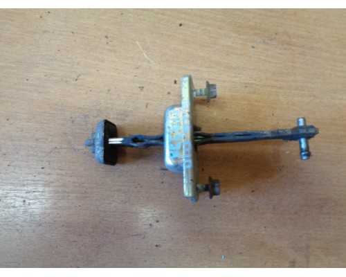 Ограничитель двери Mazda 626 (GE) 1992-1997 (GA7B58270C)- купить на ➦ А50-Авторазбор по цене 100.00р.. Отправка в регионы.