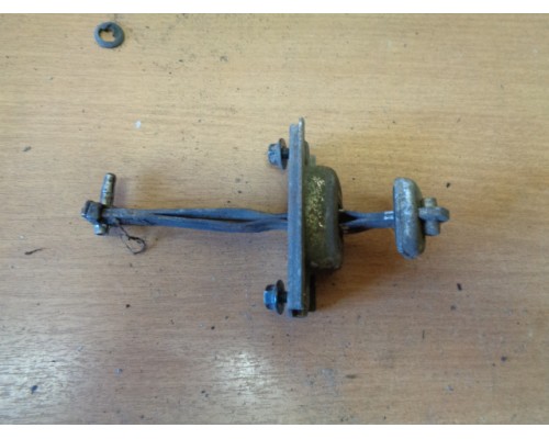 Ограничитель двери Mazda 626 (GE) 1992-1997 (GA7B72270D)- купить на ➦ А50-Авторазбор по цене 100.00р.. Отправка в регионы.