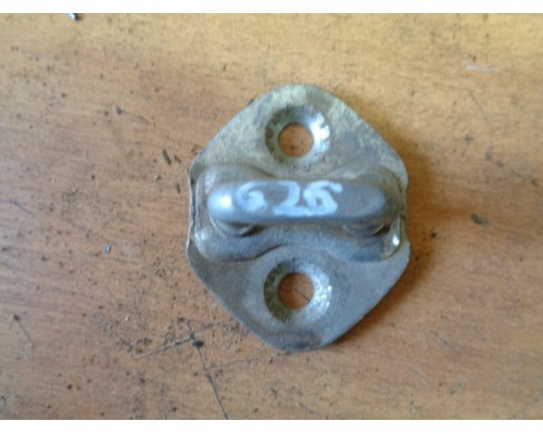 Ответная часть замка двери Mazda 626 (GE) 1992-1997 (GA5R-58-361B)- купить на ➦ А50-Авторазбор по цене 150.00р.. Отправка в регионы.