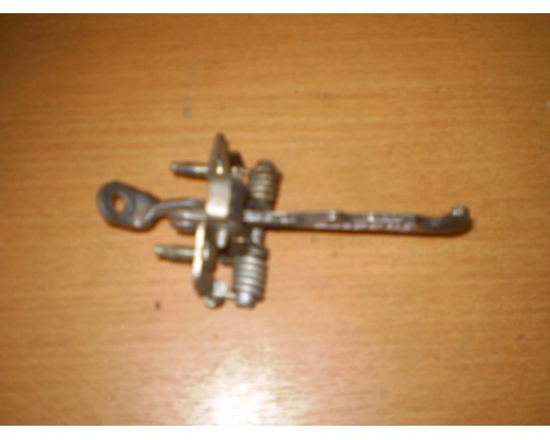 Ограничитель двери Renault Sandero 2009-2014 (804305879R)- купить на ➦ А50-Авторазбор по цене 300.00р.. Отправка в регионы.