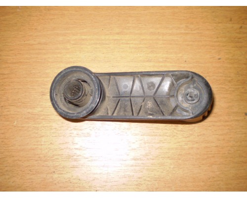 Ручка стеклоподъемника Renault Sandero 2009-2014 (8200673745)- купить на ➦ А50-Авторазбор по цене 50.00р.. Отправка в регионы.