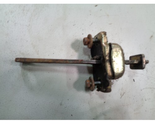 Ограничитель двери Daewoo Espero 1991-1999 ()- купить на ➦ А50-Авторазбор по цене 150.00р.. Отправка в регионы.