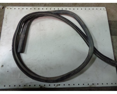 Уплотнитель (внутри) Peugeot 206 1998-2012 ()- купить на ➦ А50-Авторазбор по цене 500.00р.. Отправка в регионы.