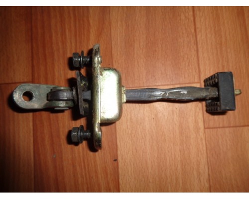 Ограничитель двери Daewoo Matiz (M100/M150) 1998-2015 ()- купить на ➦ А50-Авторазбор по цене 100.00р.. Отправка в регионы.