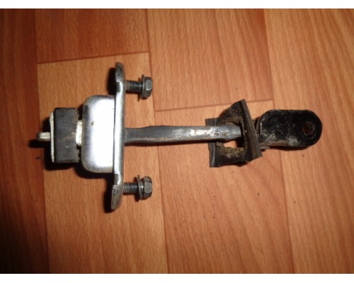 Ограничитель двери Daewoo Matiz (M100/M150) 1998-2015 ()- купить на ➦ А50-Авторазбор по цене 100.00р.. Отправка в регионы.