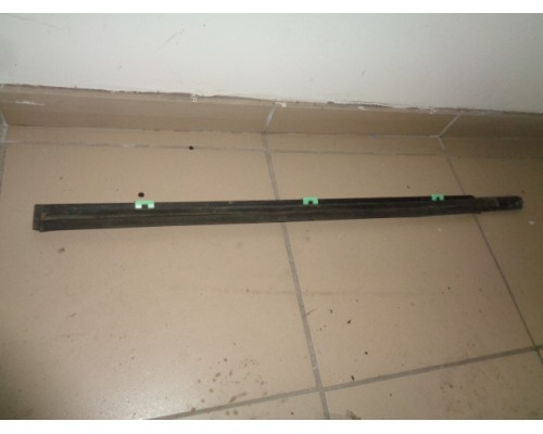 Накладка стекла заднего правого Kia Sorento 2002-2009 (8,32E+05)- купить на ➦ А50-Авторазбор по цене 200.00р.. Отправка в регионы.