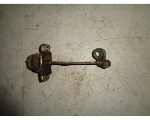 Ограничитель двери Daewoo Nubira 1997-1999 (96259087)- купить на ➦ А50-Авторазбор по цене 200.00р.. Отправка в регионы.