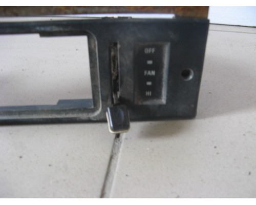 Накладка (кузов внутри) Ford America Aerostar 1986-1997 ()- купить на ➦ А50-Авторазбор по цене 1000.00р.. Отправка в регионы.