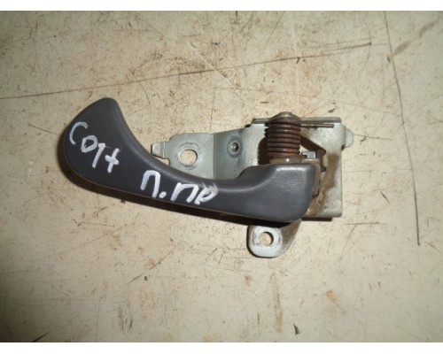 Ручка двери внутренняя Mitsubishi Colt 1992-1996 (MB794020)- купить на ➦ А50-Авторазбор по цене 250.00р.. Отправка в регионы.