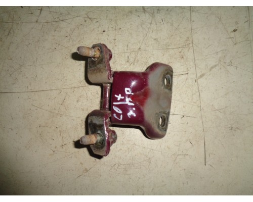 Петля двери задней правой верхняя Mitsubishi Colt 1992-1996 (MB546472)- купить на ➦ А50-Авторазбор по цене 150.00р.. Отправка в регионы.