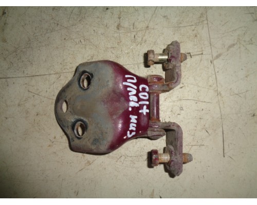 Петля двери передней левой нижняя Mitsubishi Colt 1992-1996 (MB574273)- купить на ➦ А50-Авторазбор по цене 150.00р.. Отправка в регионы.