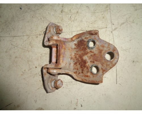 Петля двери передней правой верхняя Mitsubishi Colt 1992-1996 (MB574273)- купить на ➦ А50-Авторазбор по цене 150.00р.. Отправка в регионы.