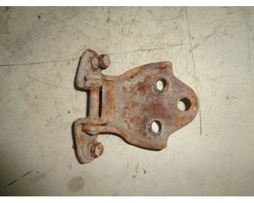 Петля двери передней правой нижняя Mitsubishi Colt 1992-1996 (MB574274)- купить на ➦ А50-Авторазбор по цене 150.00р.. Отправка в регионы.