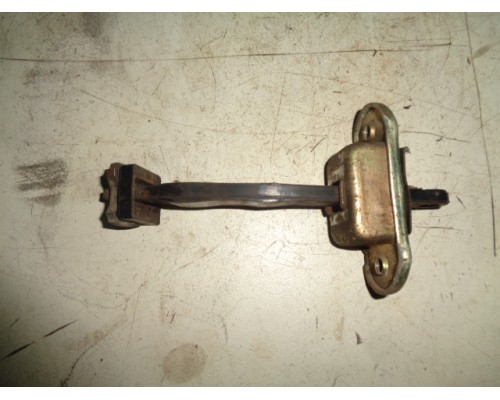 Ограничитель двери Mitsubishi Colt 1992-1996 ()- купить на ➦ А50-Авторазбор по цене 150.00р.. Отправка в регионы.