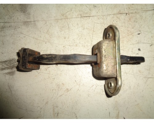 Ограничитель двери Mitsubishi Colt 1992-1996 ()- купить на ➦ А50-Авторазбор по цене 150.00р.. Отправка в регионы.