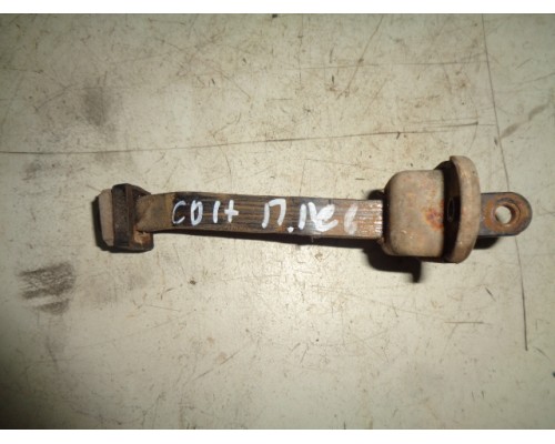 Ограничитель двери Mitsubishi Colt 1992-1996 ()- купить на ➦ А50-Авторазбор по цене 150.00р.. Отправка в регионы.