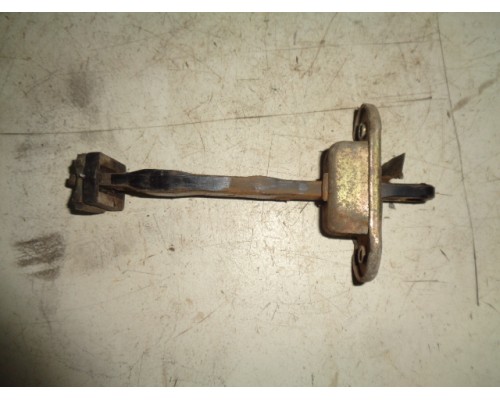 Ограничитель двери Mitsubishi Colt 1992-1996 ()- купить на ➦ А50-Авторазбор по цене 150.00р.. Отправка в регионы.