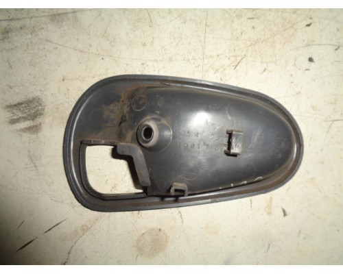 Накладка ручки внутренней Mitsubishi Colt 1992-1996 (MB819596)- купить на ➦ А50-Авторазбор по цене 200.00р.. Отправка в регионы.
