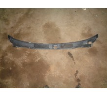 Решетка стеклоочистителя (планка под лобовое стекло) Mitsubishi Colt 1992-1996