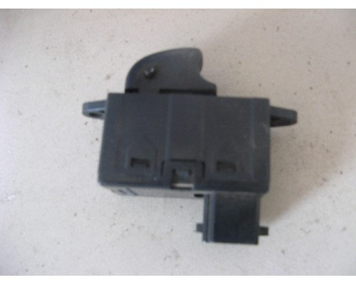 Кнопка стеклоподъемника Daewoo Nubira 1997-1999 ()- купить на ➦ А50-Авторазбор по цене 300.00р.. Отправка в регионы.