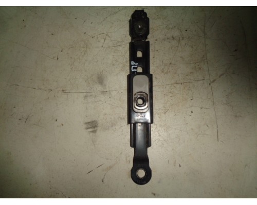 Регулятор высоты ремня безопасности Mitsubishi Colt 1992-1996 ()- купить на ➦ А50-Авторазбор по цене 600.00р.. Отправка в регионы.